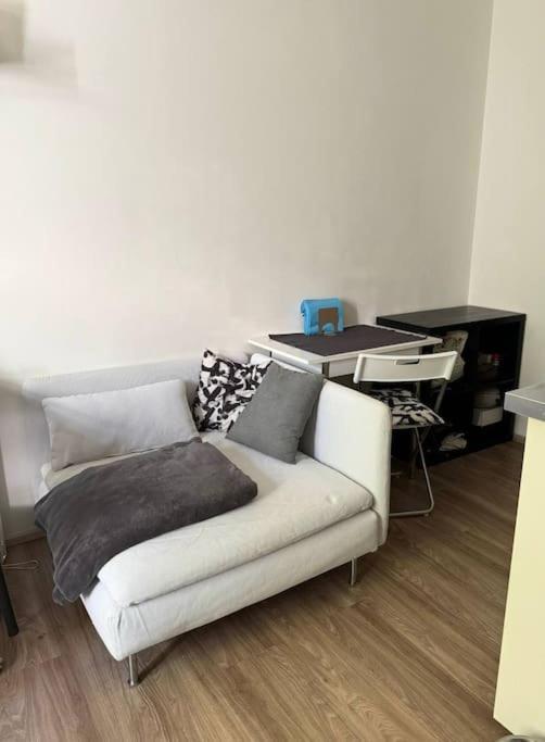 Cozy Karlin Apartment Praha Bagian luar foto