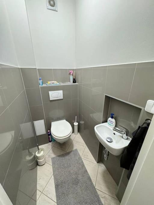 Cozy Karlin Apartment Praha Bagian luar foto
