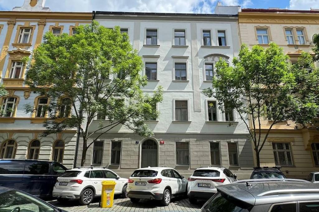 Cozy Karlin Apartment Praha Bagian luar foto
